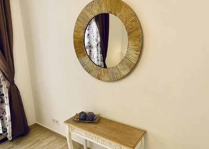 South Corner אדחה