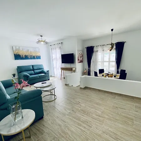 South Corner 아데제