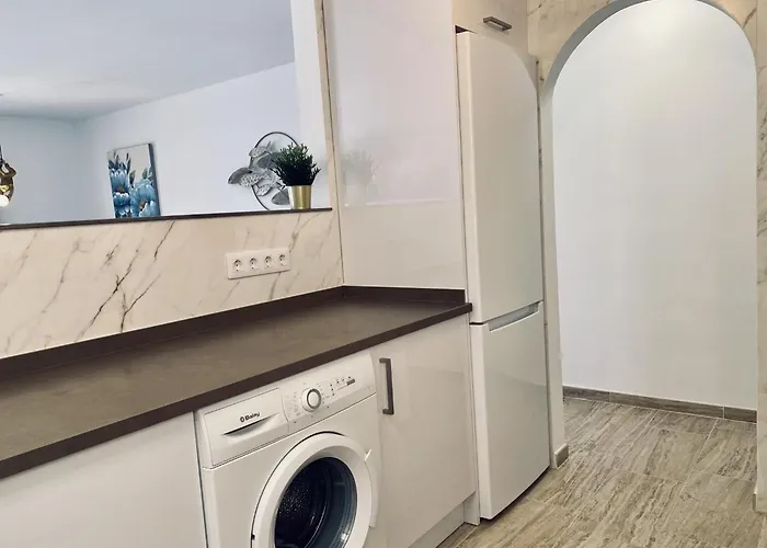 South Corner * 阿德耶